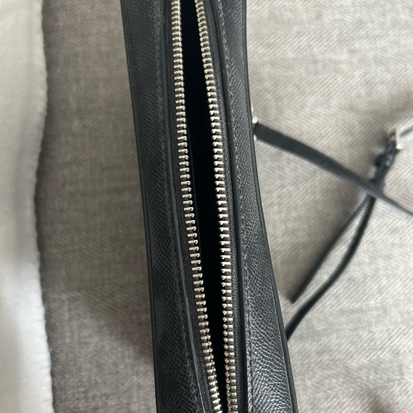 Micheal Kors Jet Set Saffiano leather crossbody bag - Picture 2 of 6